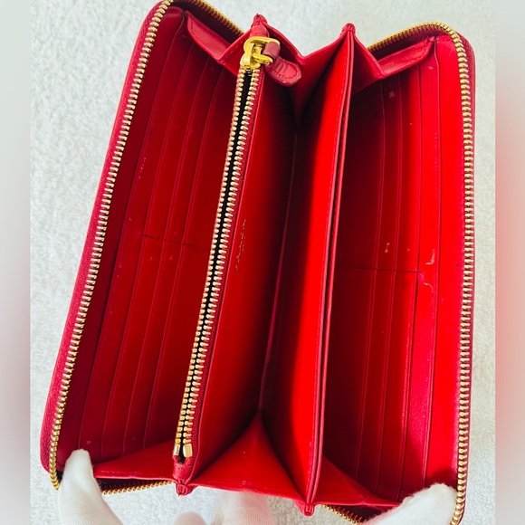 Prada Zip-Around Saffiano Leather - Picture 6 of 16